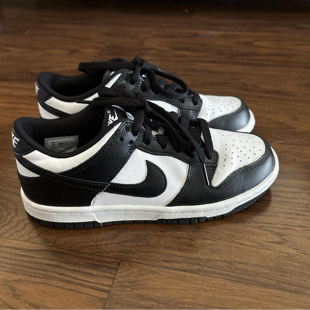 Nike Panda Dunks - Picture 1 of 4